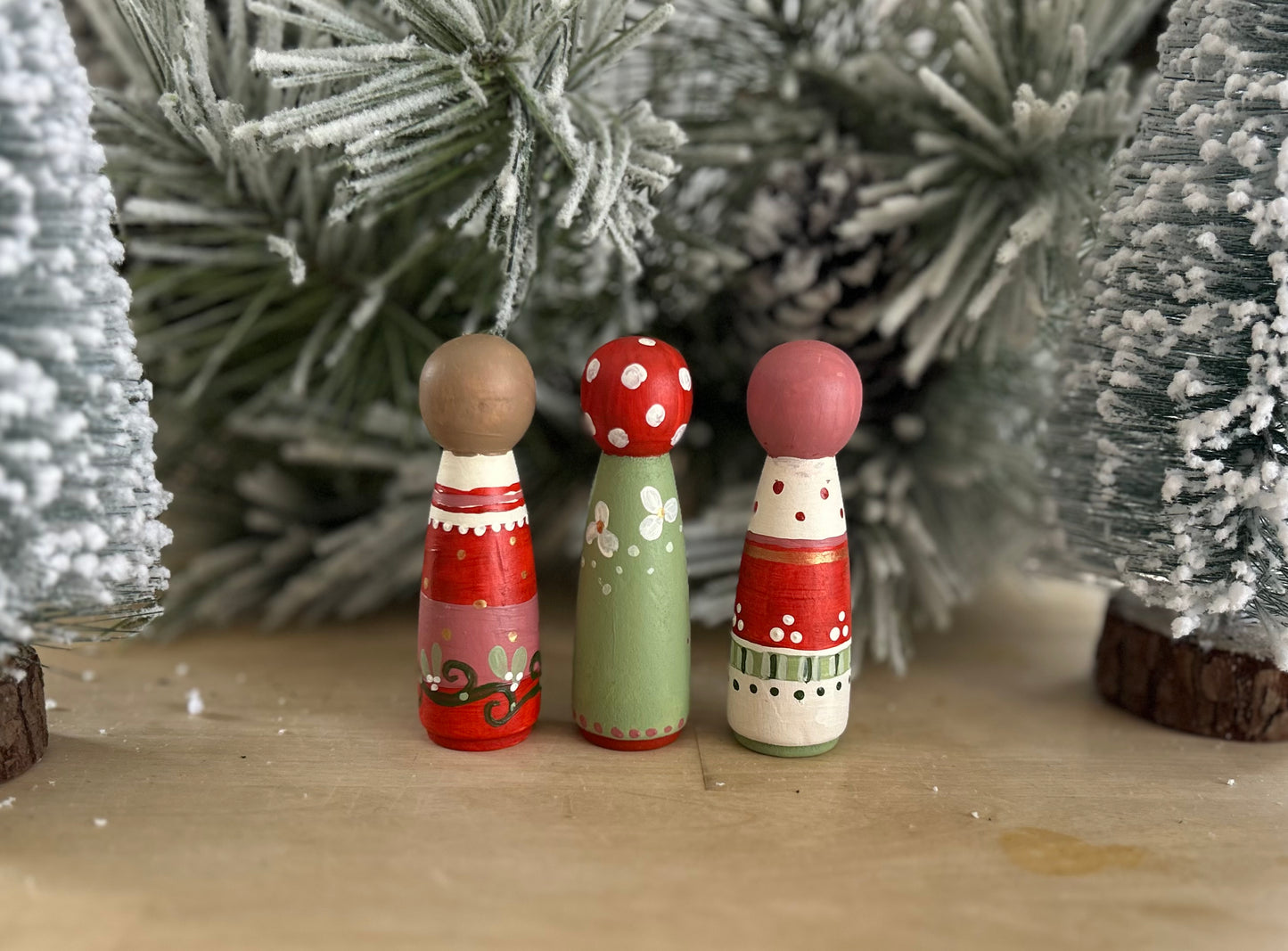 Holiday Design Peg Girls - Set of 3